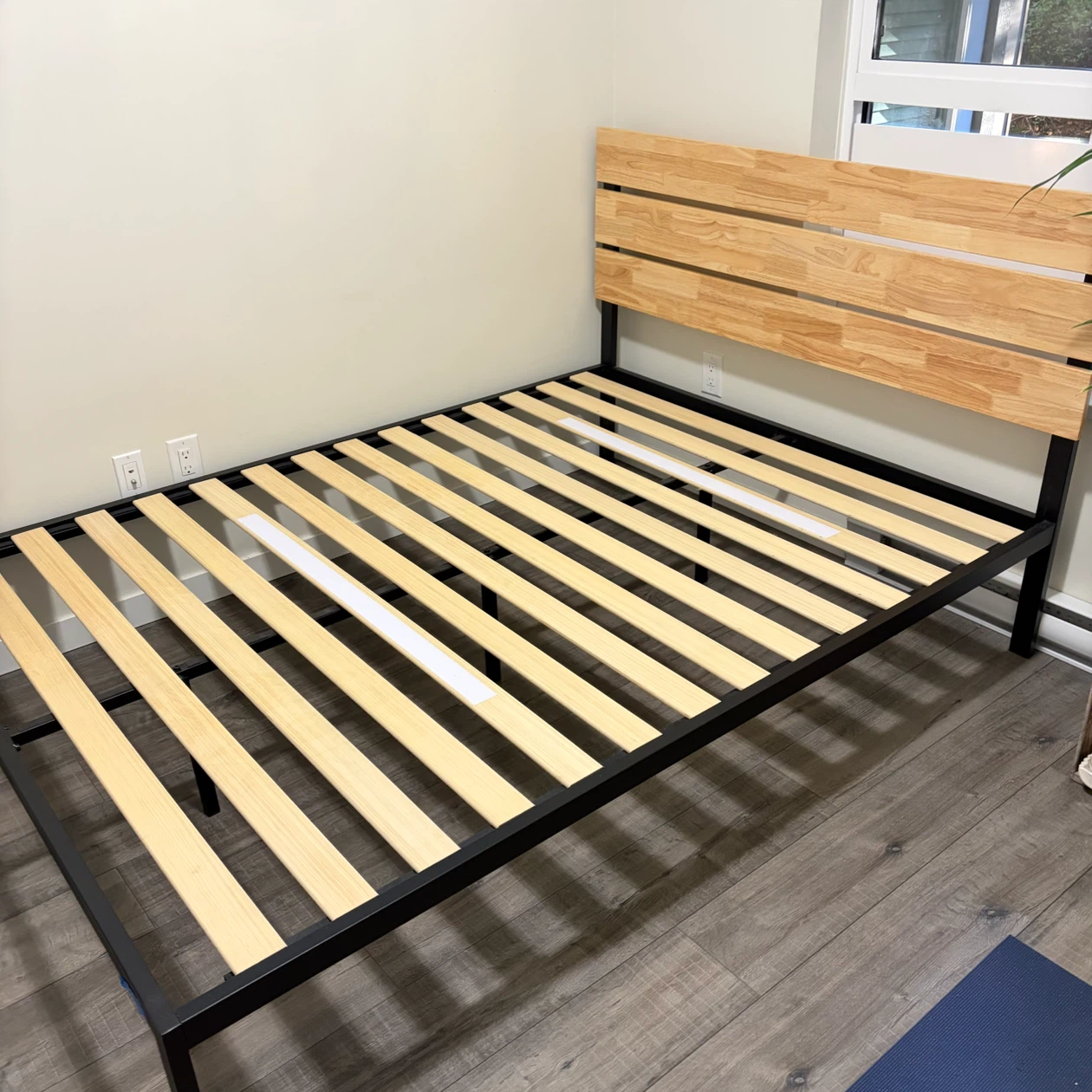 Queen bed frame - photo 2
