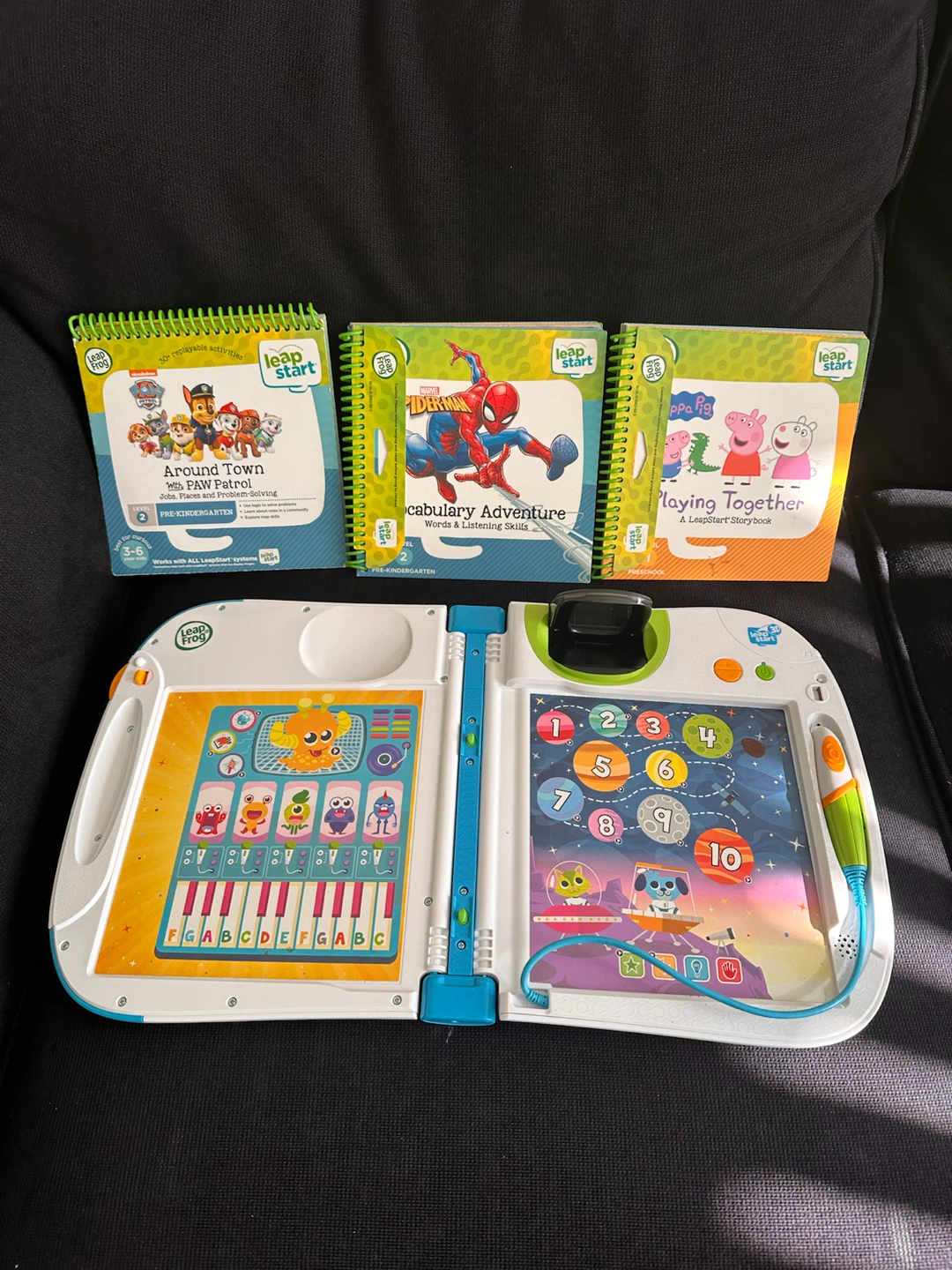 LeapFrog LeapStart Interactive 3D System with 3 Books
