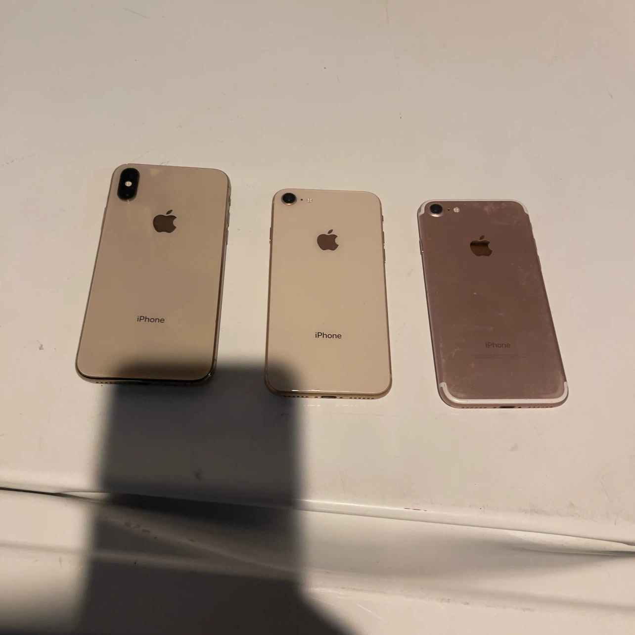 Three Apple iPhones - photo 2