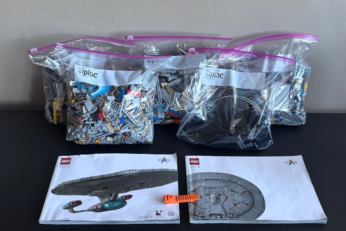 LEGO 10356 Star Trek U.S.S. Enterprise NCC-1701-D - photo 5