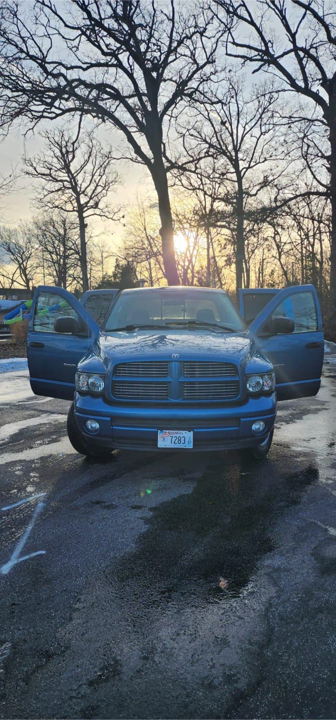 Dodge Ram 1500 SLT 4x4 Truck - photo 2