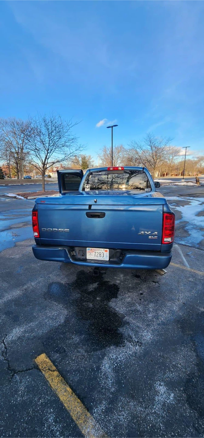 Dodge Ram 1500 SLT 4x4 Truck - photo 3