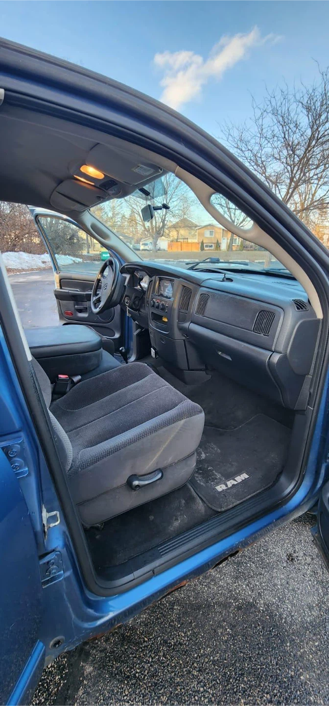 Dodge Ram 1500 SLT 4x4 Truck - photo 4