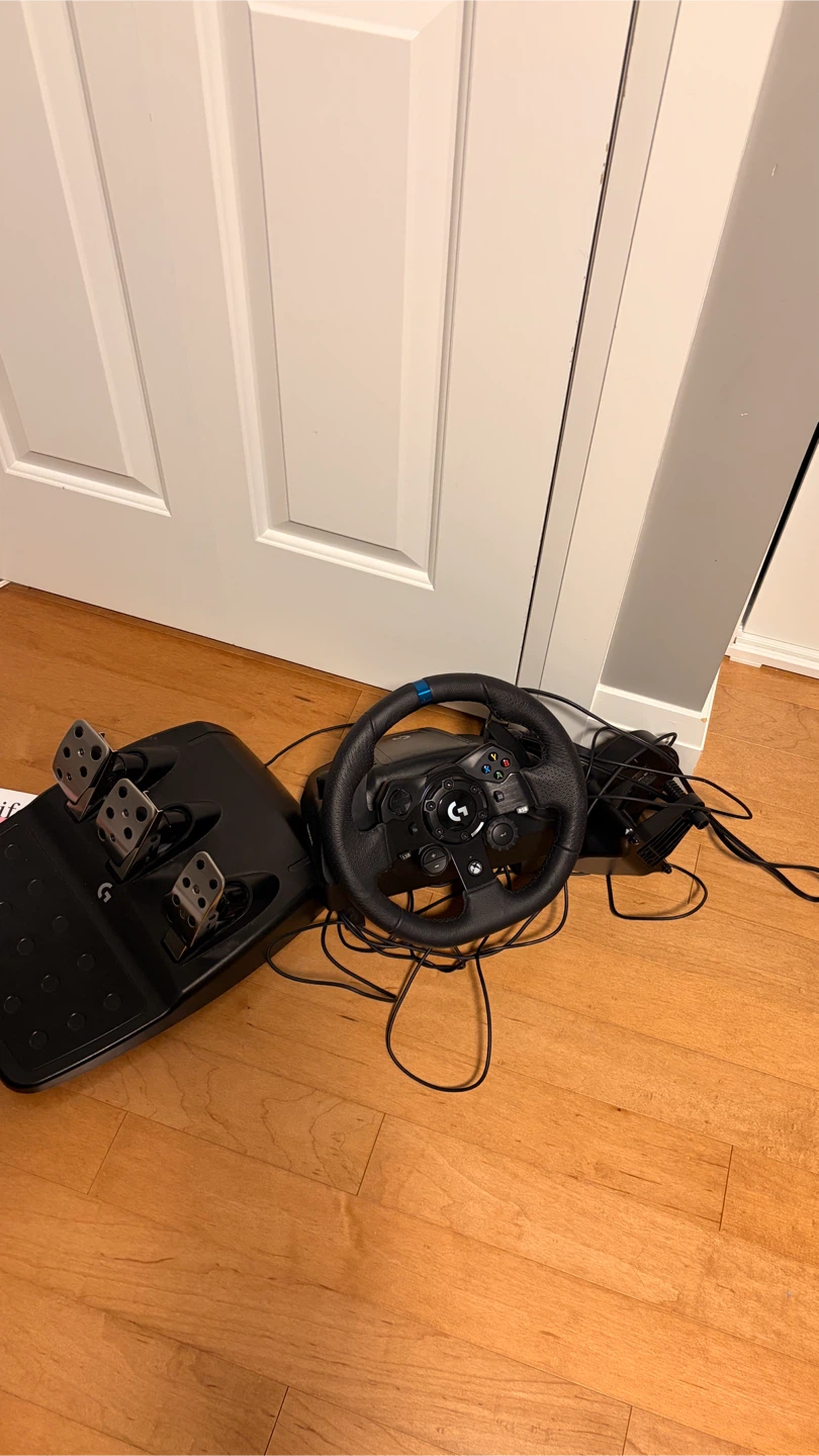 Logitech G923 Driving Force Racing Wheel and Pedals