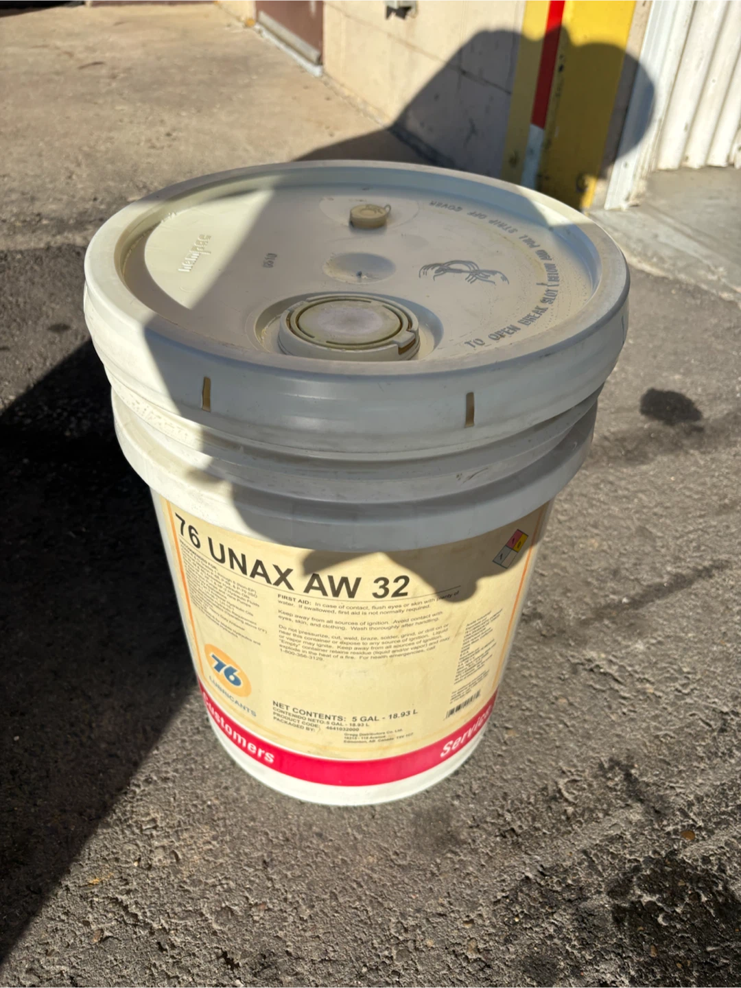 76 Lubricants Unax AW 32 Hydraulic Oil - 5 Gallon
