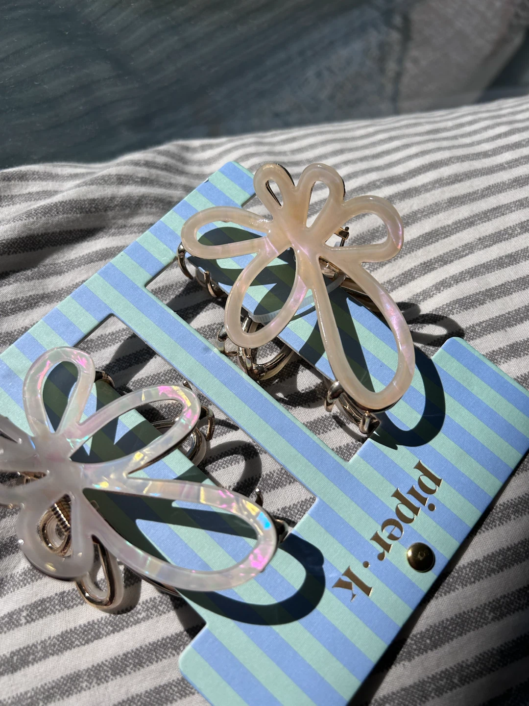 piper k flower 2 hair clips - photo 2