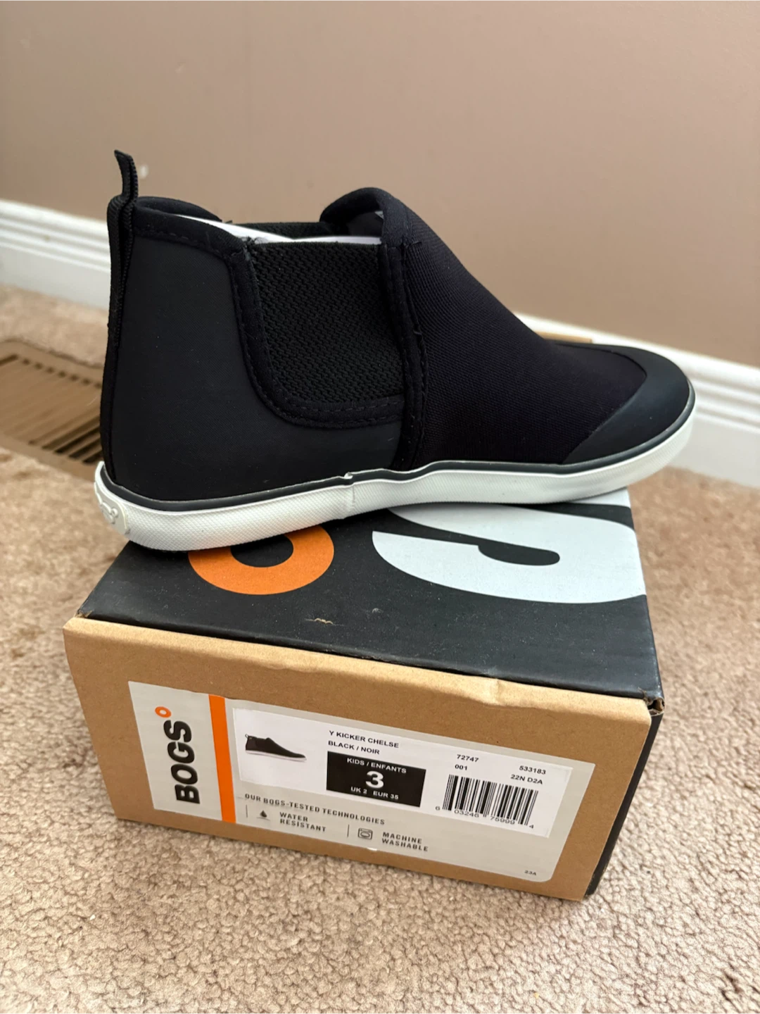 New BOGS Kids Kicker Chelsea boots, size 3. - photo 4