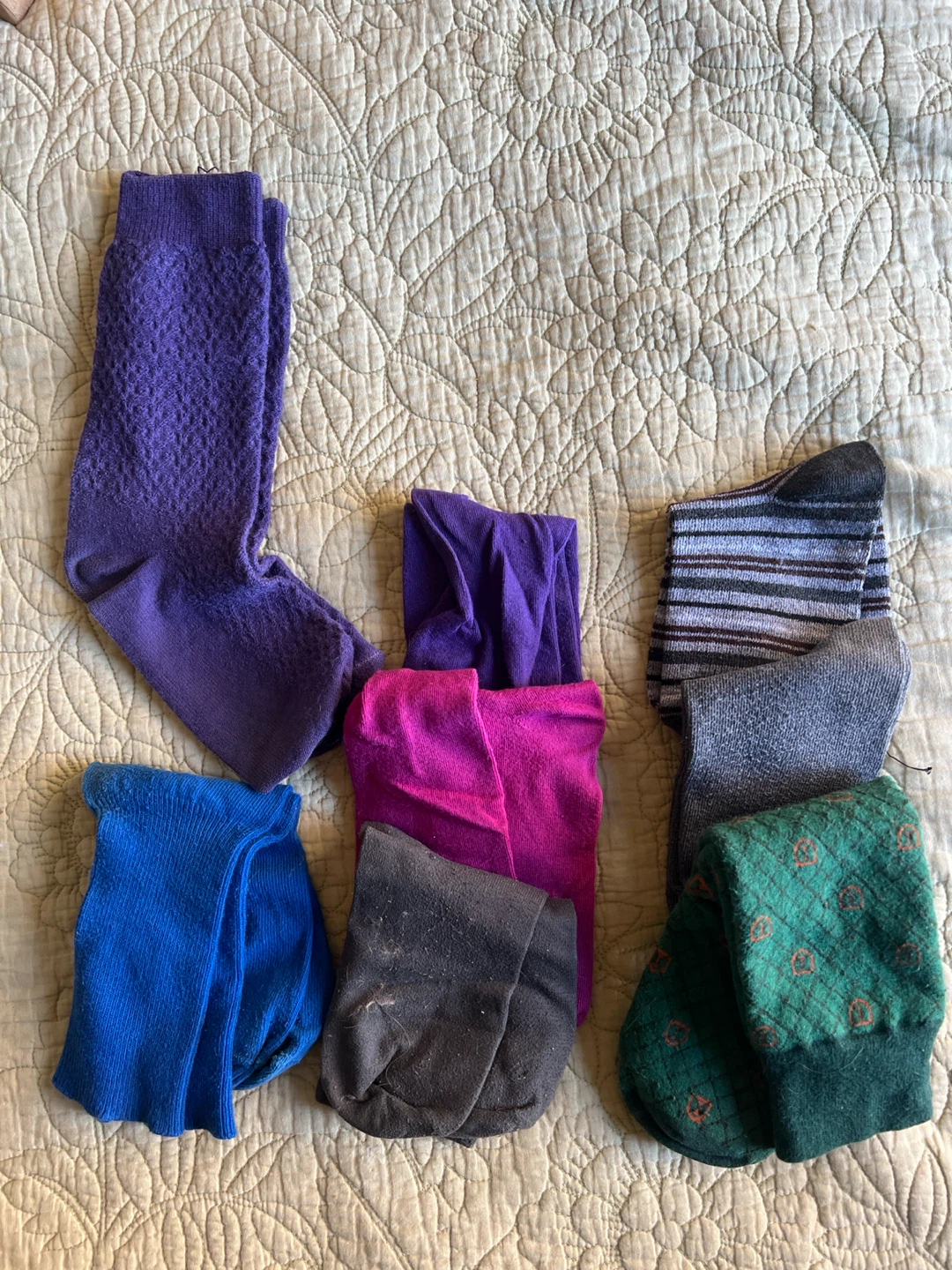 8 pairs used women’s small socks