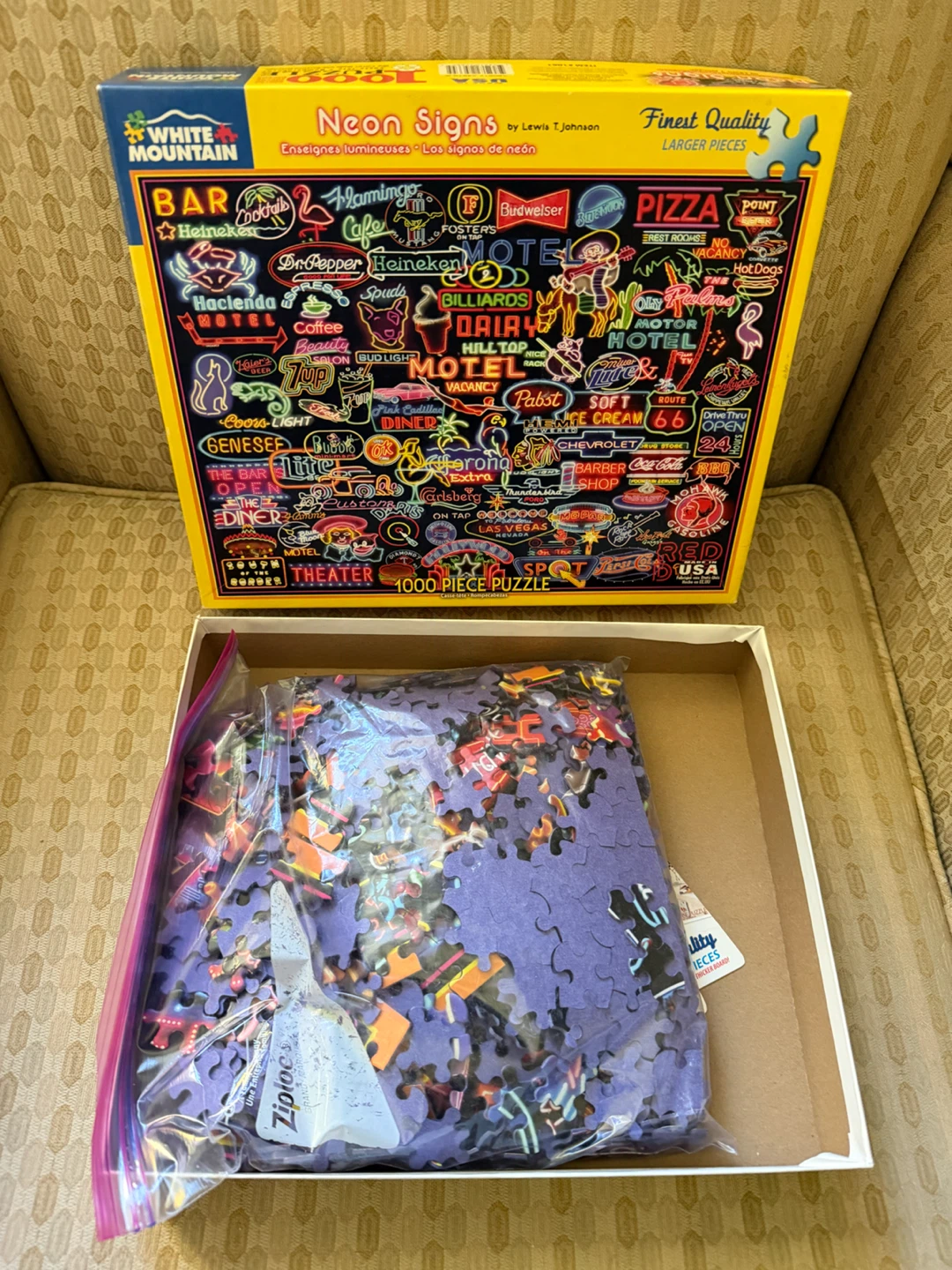 1000 piece puzzle- White Mountain ‘Neon Signs’ - photo 2