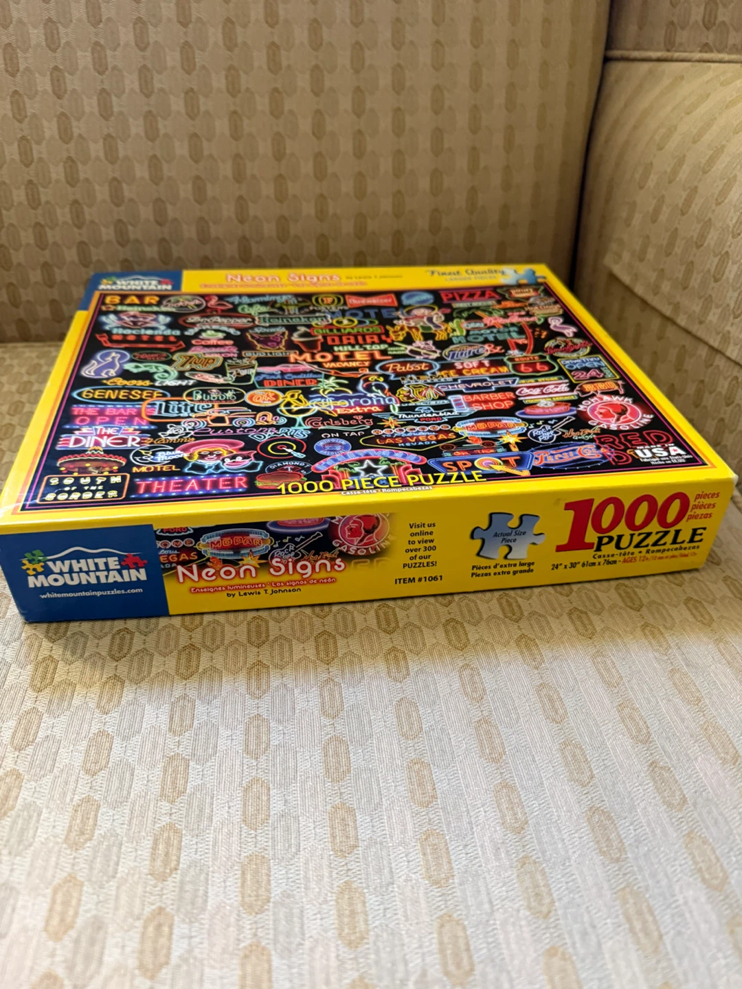 1000 piece puzzle- White Mountain ‘Neon Signs’ - photo 3