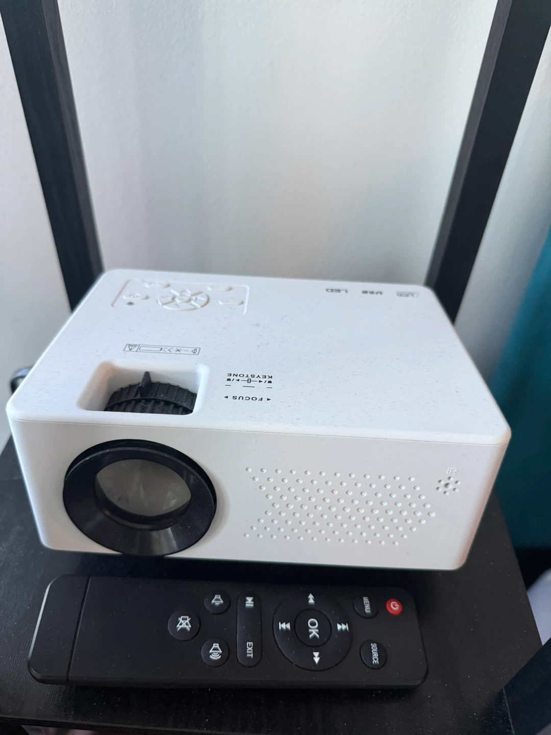 White LED Projector with Remote