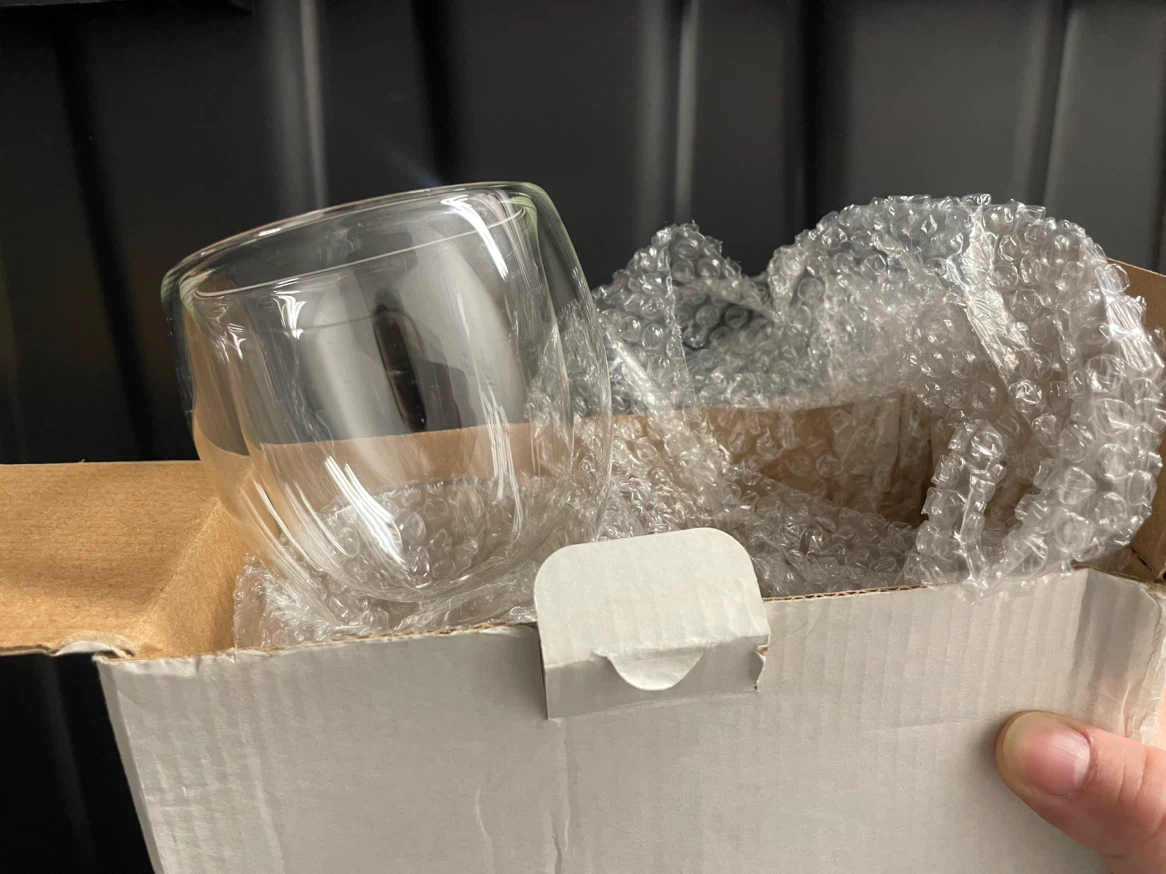Double-walled glass mugs