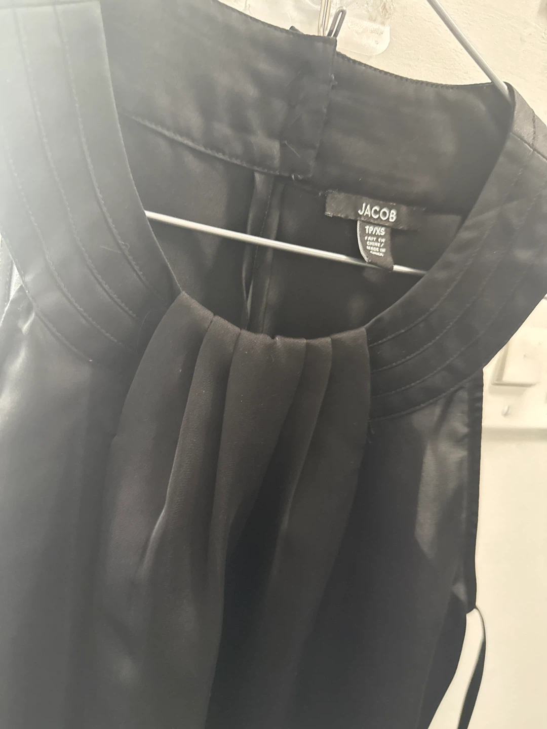 Jacob Black Pleated Neck Sleeveless Blouse - photo 2