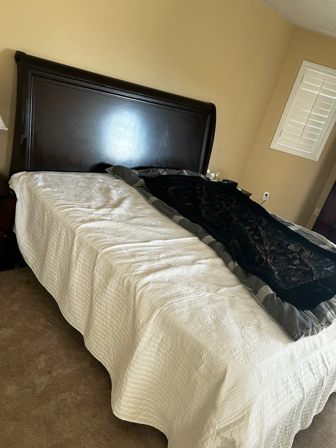 Bedroom furniture set