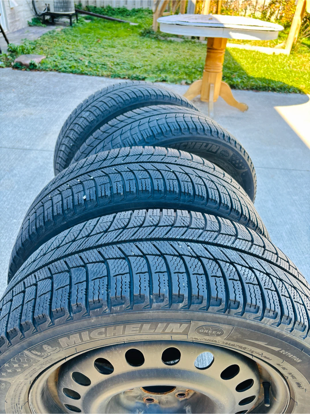 Set of 4 Michelin X-Ice Tires on Steel Rims - photo 3