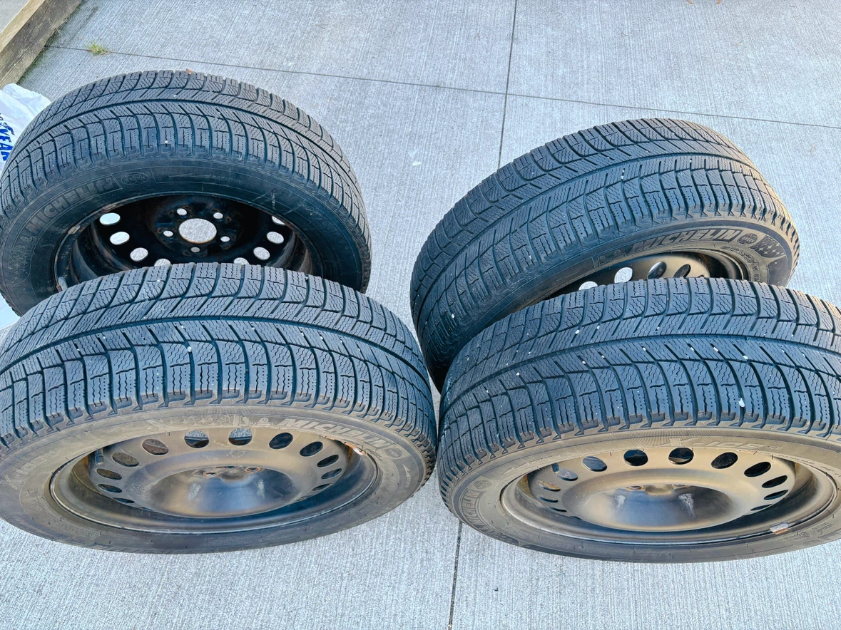 Set of 4 Michelin X-Ice Tires on Steel Rims - photo 4