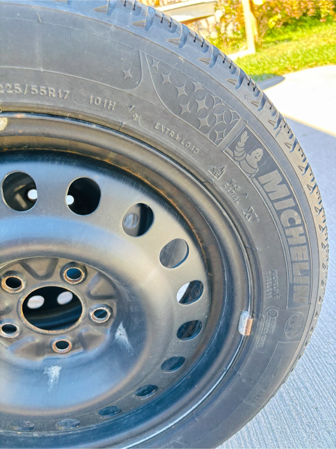Set of 4 Michelin X-Ice Tires on Steel Rims - photo 5