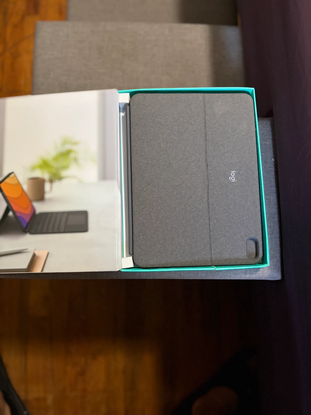 Logitech Combo Touch for iPad Air 4th & 5th Gen - photo 3