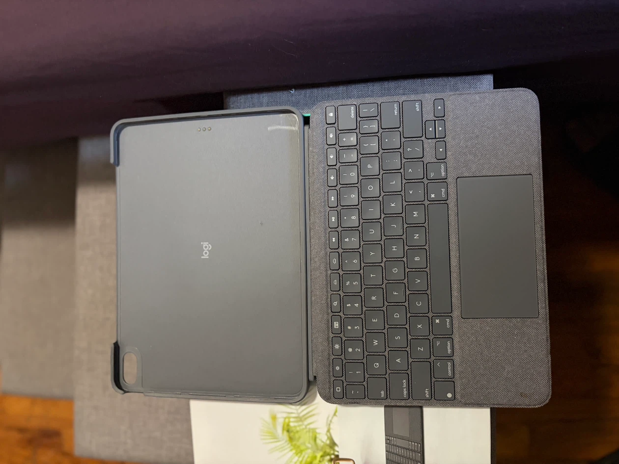 Logitech Combo Touch for iPad Air 4th & 5th Gen - photo 4