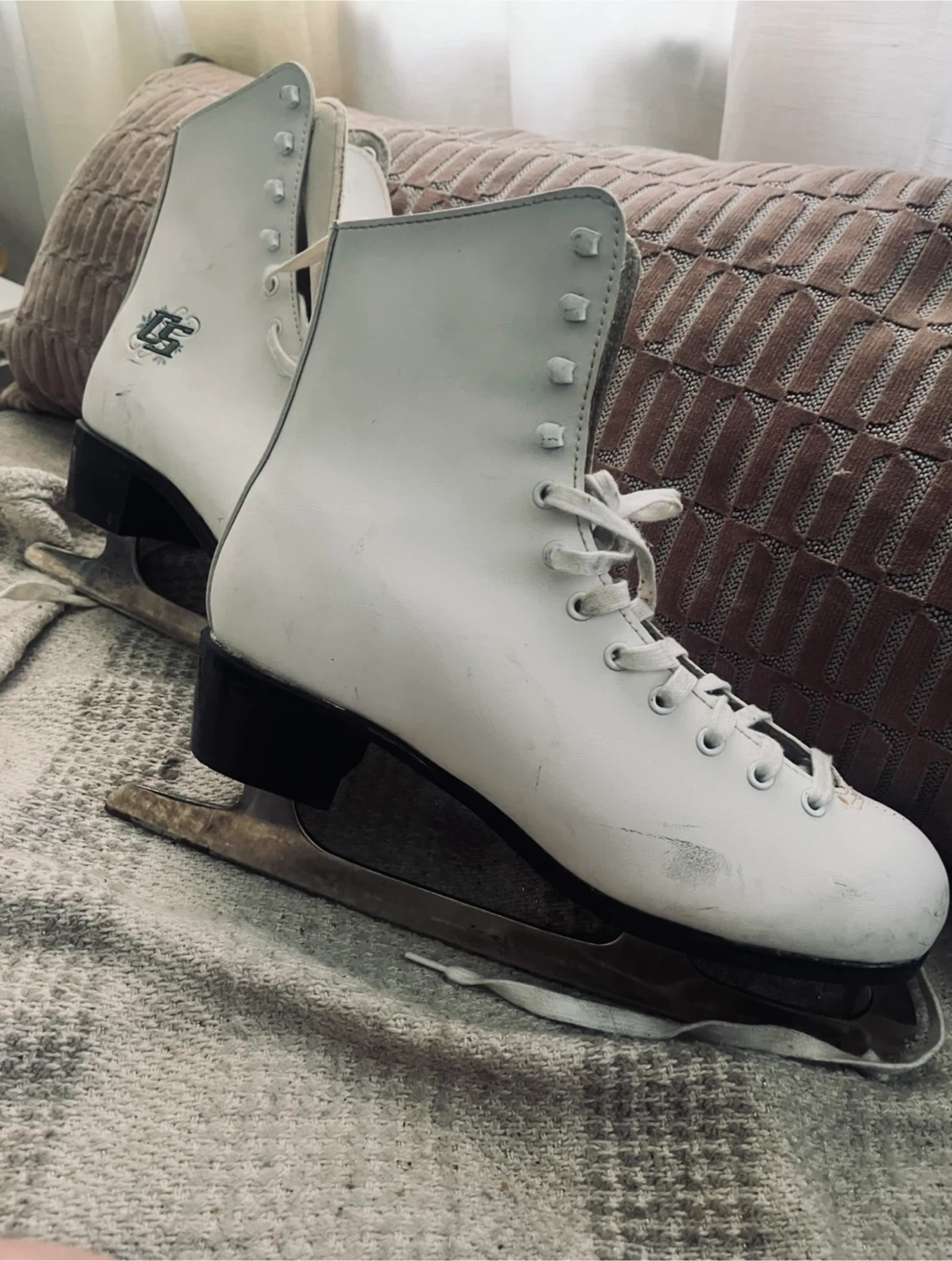 CCM 30 White Figure Skates