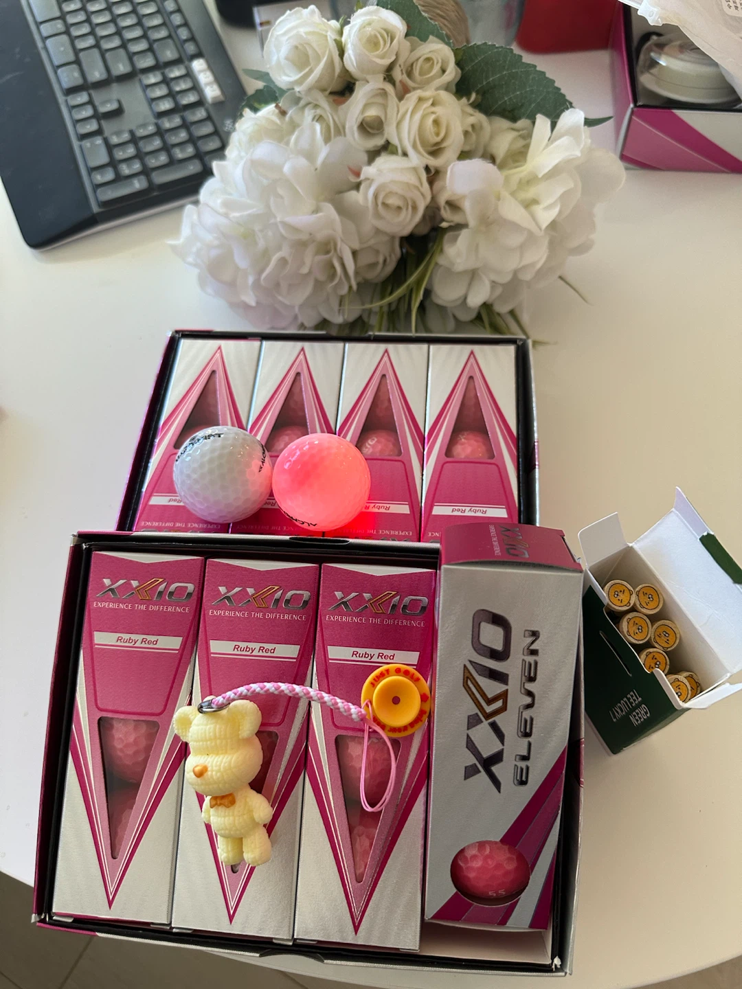 XXIO Eleven Golf Balls 2boxs and some gifts