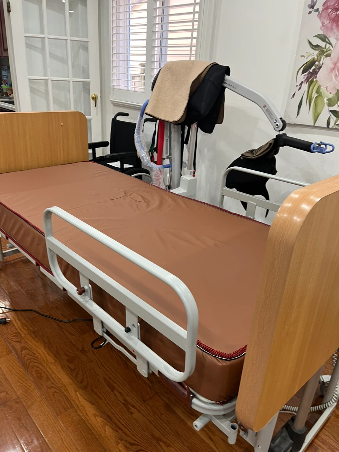 Adjustable Electric Home Care Hospital Bed - photo 3
