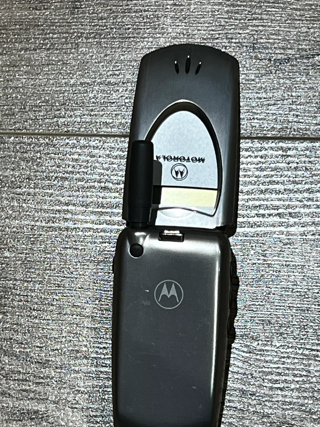 Vintage Motorola Flip Phone (Untested / For Parts) - photo 3