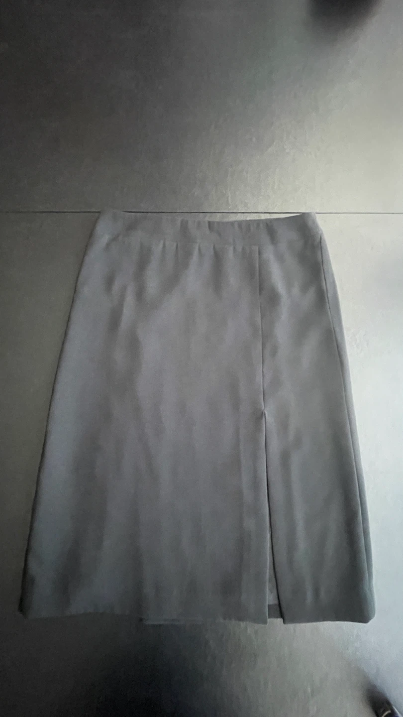 Black classic knee-length skirt - photo 3