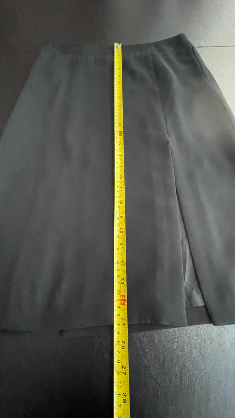 Black classic knee-length skirt - photo 5