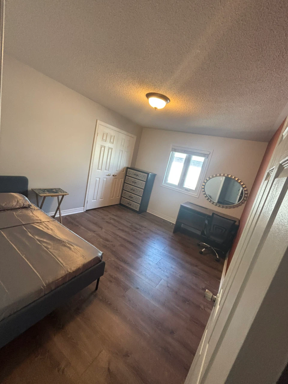 PRIVATE ROOM FOR RENT: female ideal