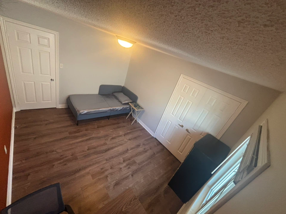 PRIVATE ROOM FOR RENT: female ideal - photo 2