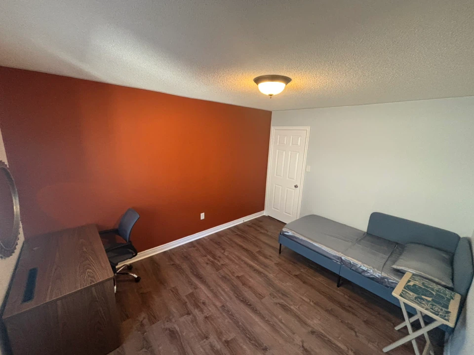 PRIVATE ROOM FOR RENT: female ideal - photo 3