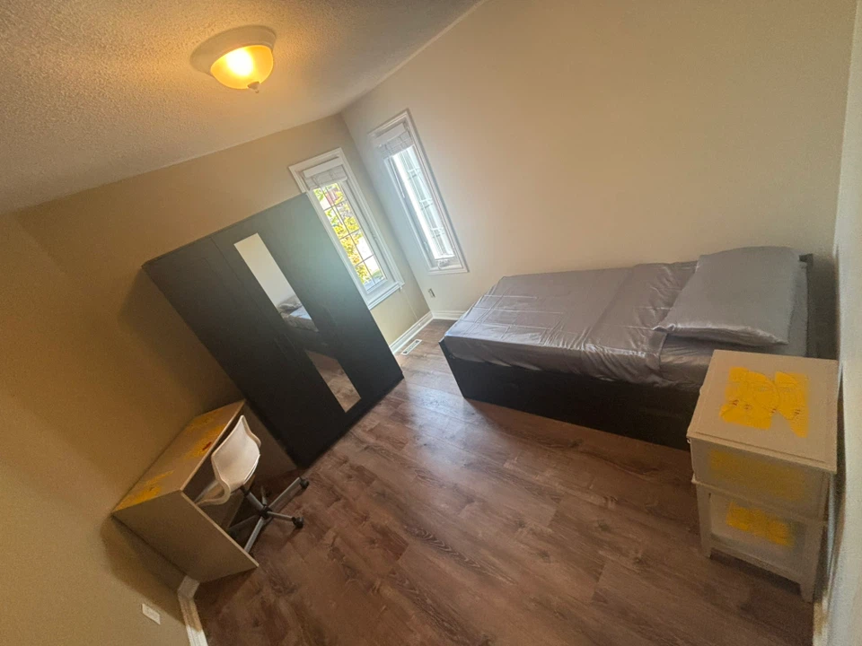 PRIVATE ROOM FOR RENT: female ideal