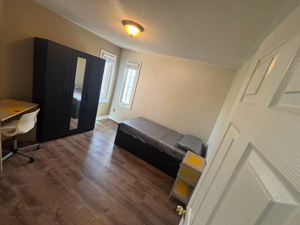 PRIVATE ROOM FOR RENT: female ideal - photo 2