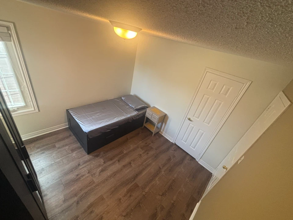 PRIVATE ROOM FOR RENT: female ideal - photo 4
