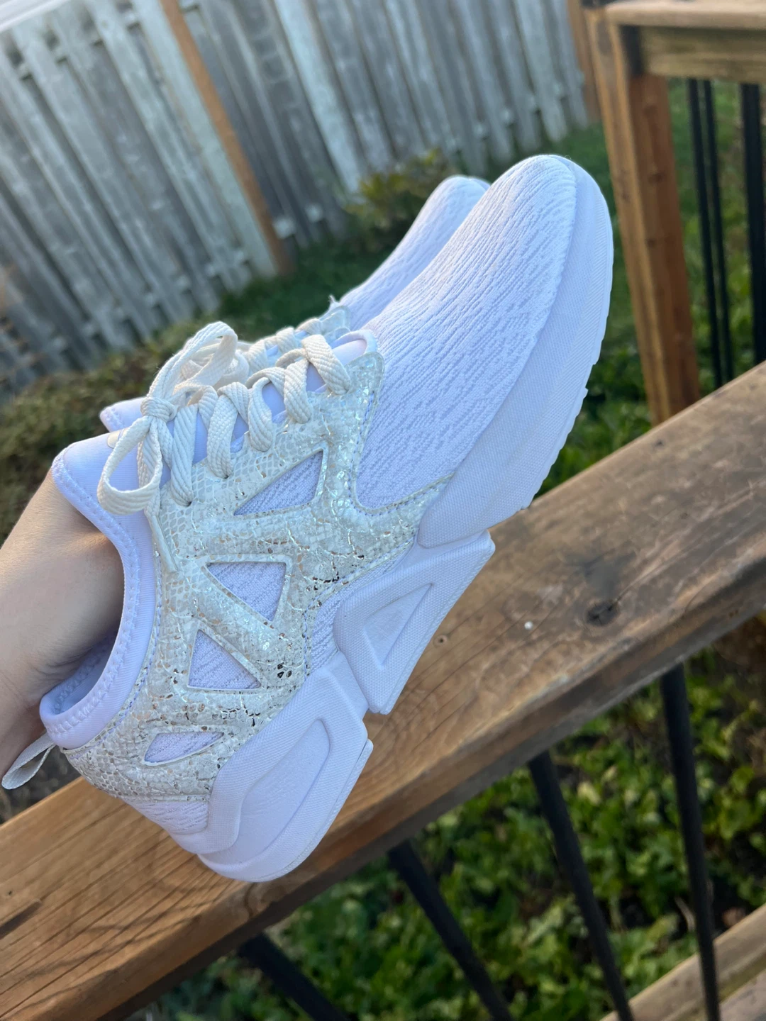 Woman’s Fabletics Sneakers size 9 - photo 2