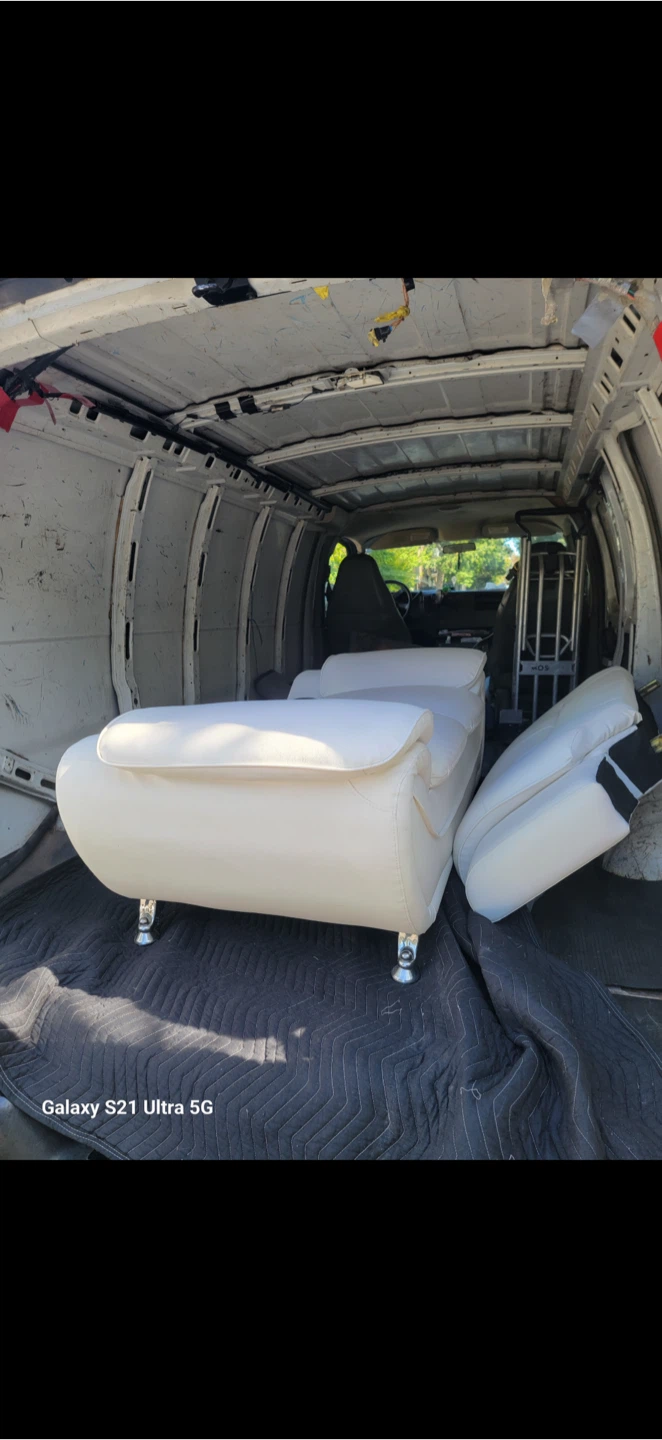 Small Sofa. D*******elivery 🚛 - photo 2