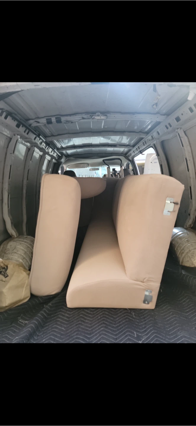 Small Sofa. D*******elivery 🚛 - photo 3