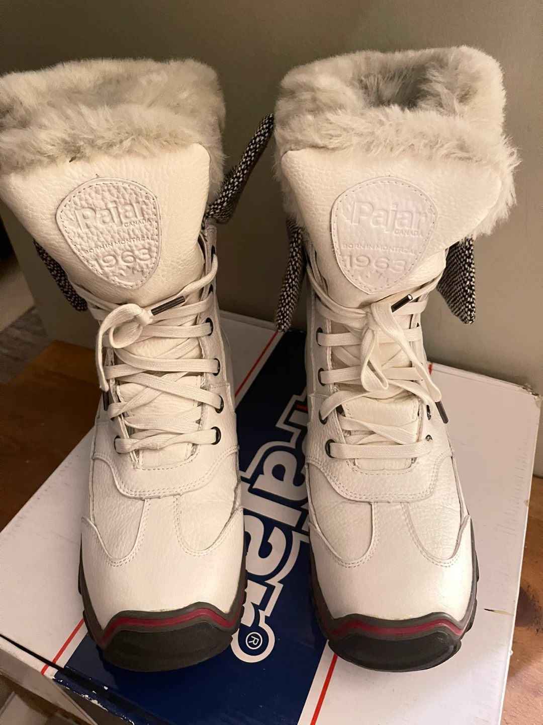 Pajar White Winter Boots Unisex Men’s size 9 Women’s Size 11