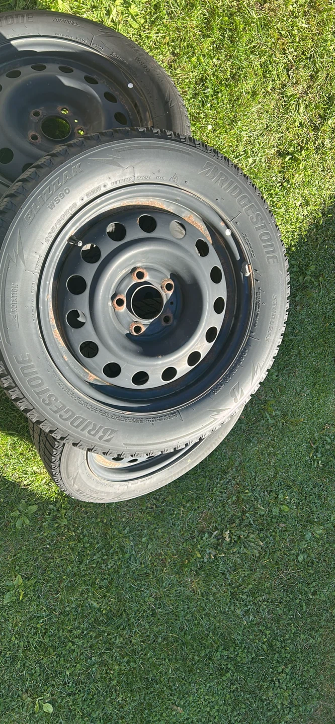 Bridgestone Blizzak WS90 205/60R16 Winter Tires - photo 3