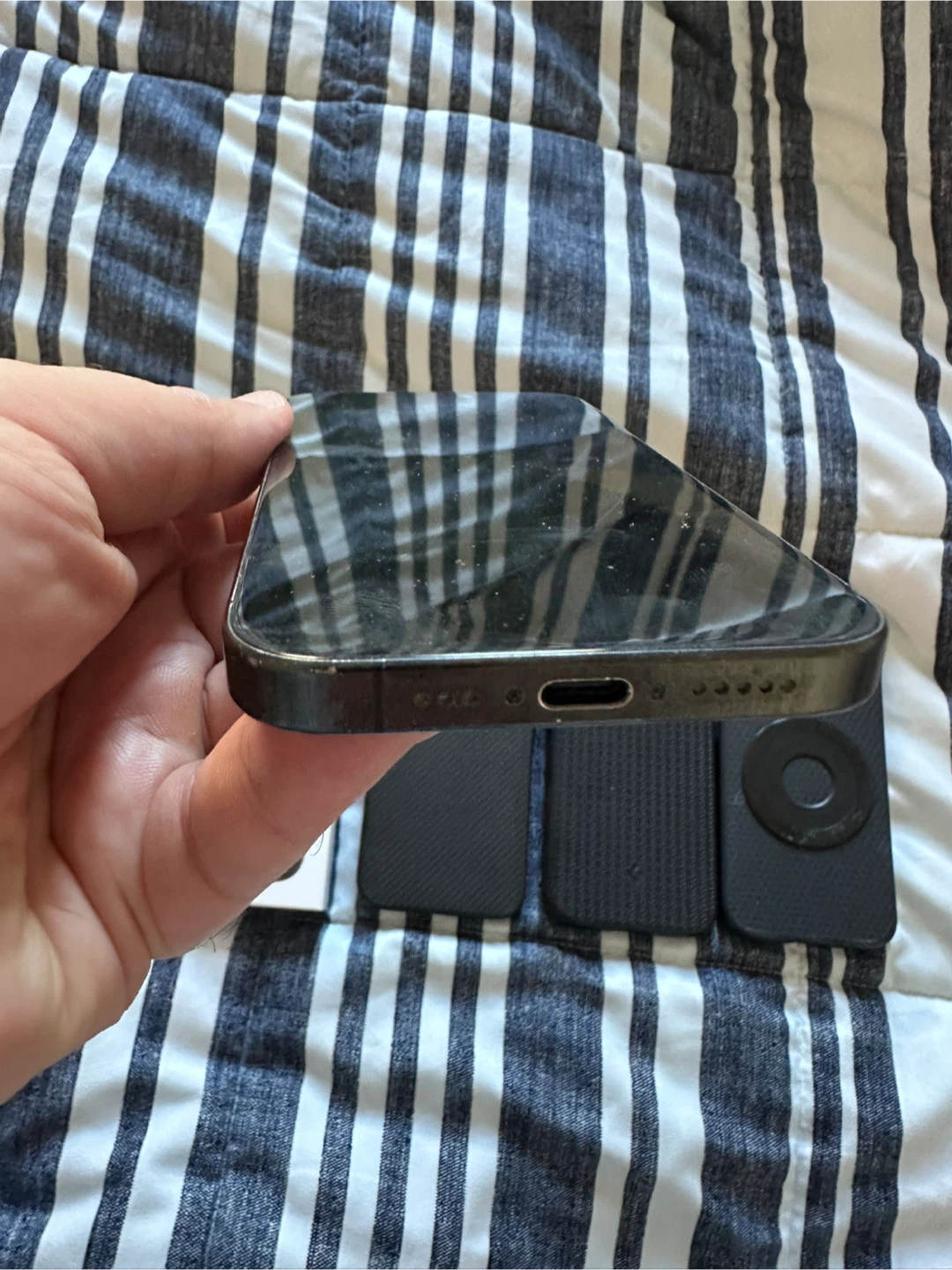 Apple iPhone 15 Pro - photo 3