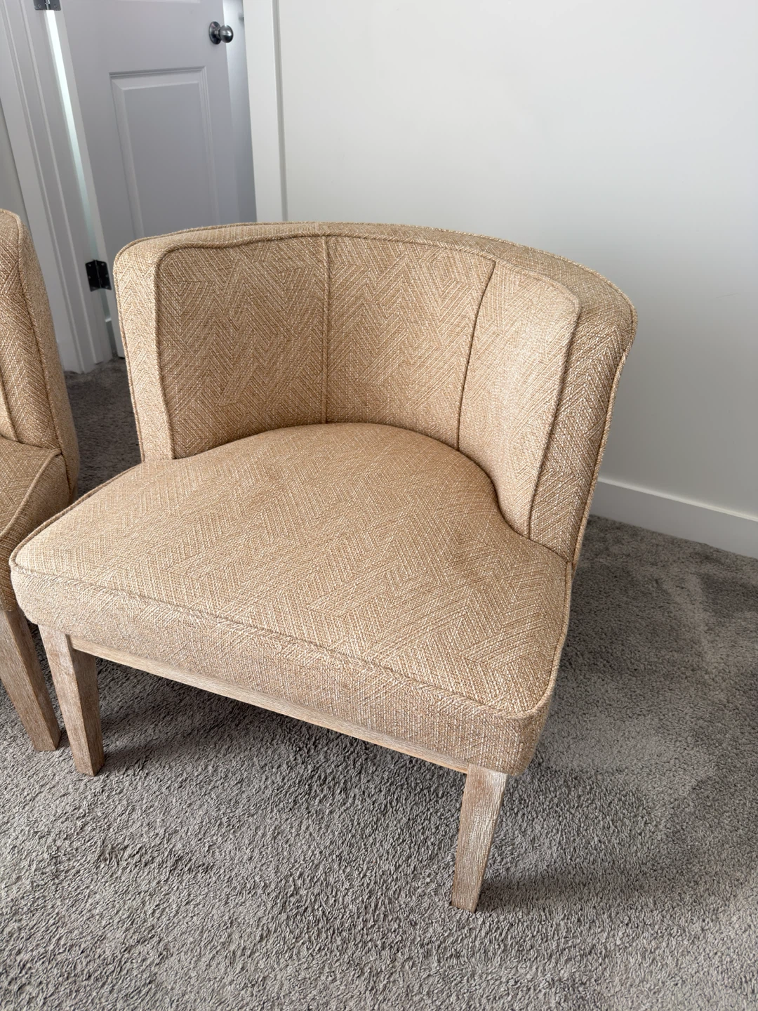Accent chair - photo 2