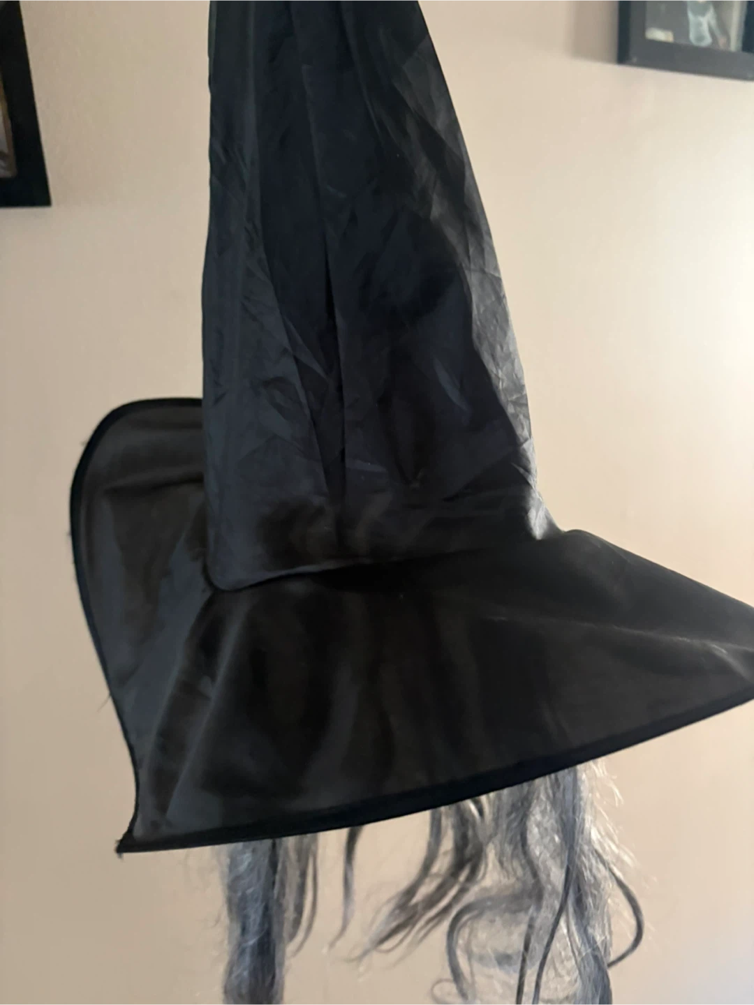 Black witch hat with attached grey hair - photo 2