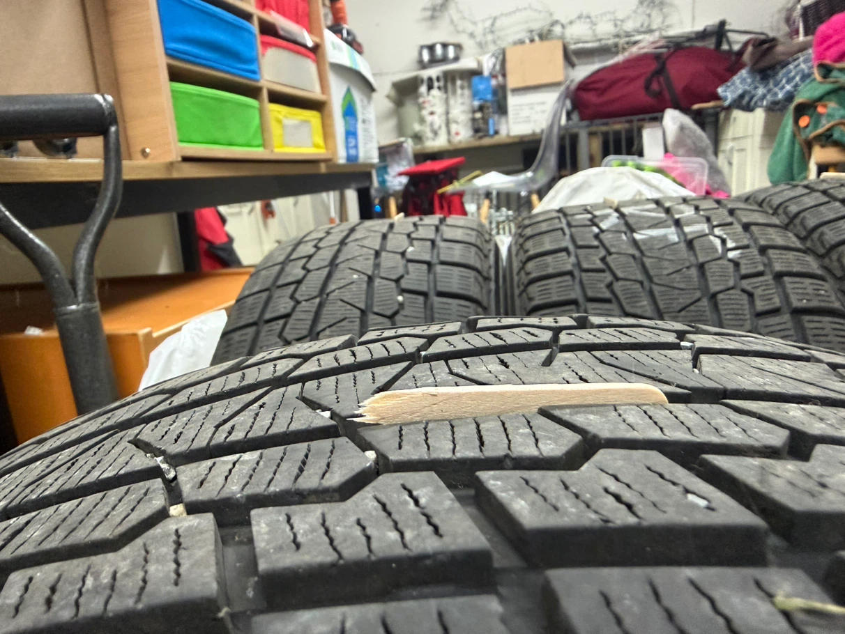4 Yokohama 215/55R17 Winter Tires with rims - photo 2
