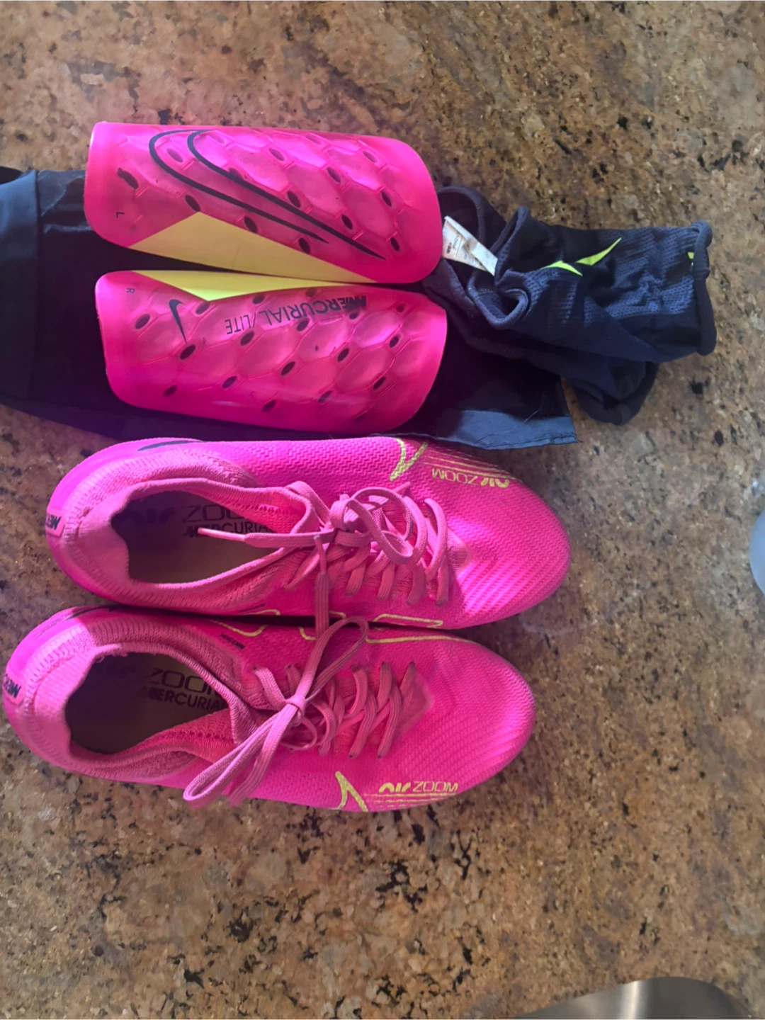 Nike Zoom Mercurial Soccer Cleats US W 7 and Shin Guards