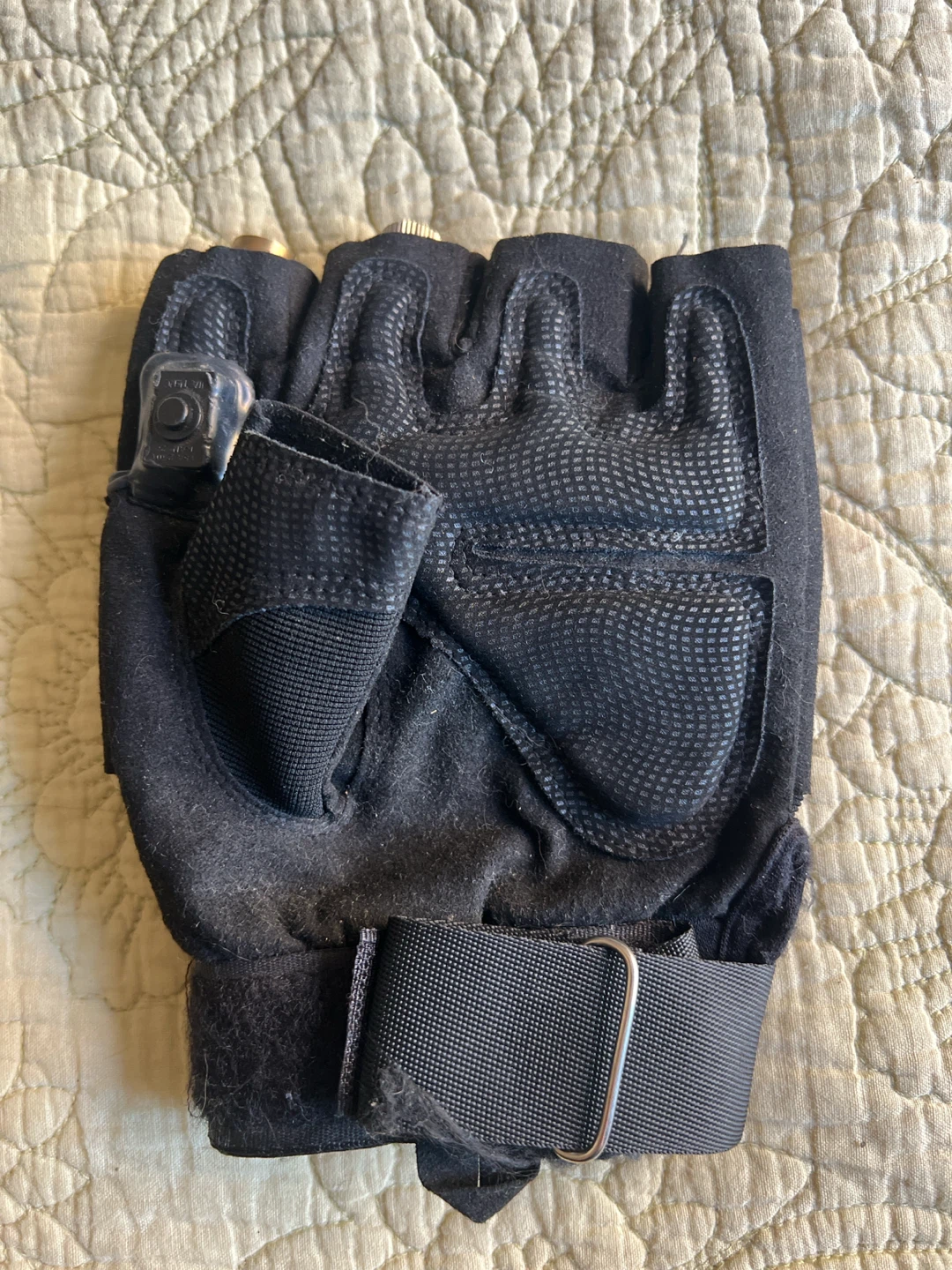 Laser light glove - unknown if working - photo 2