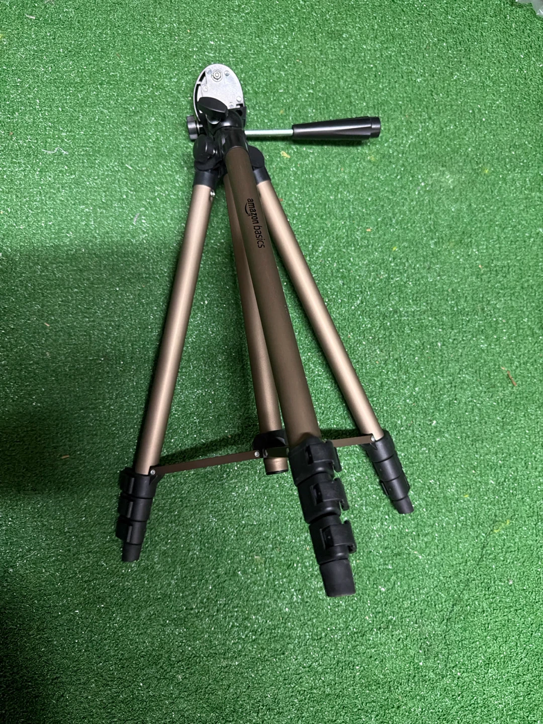 Amazon Basics Camera Tripod - photo 2