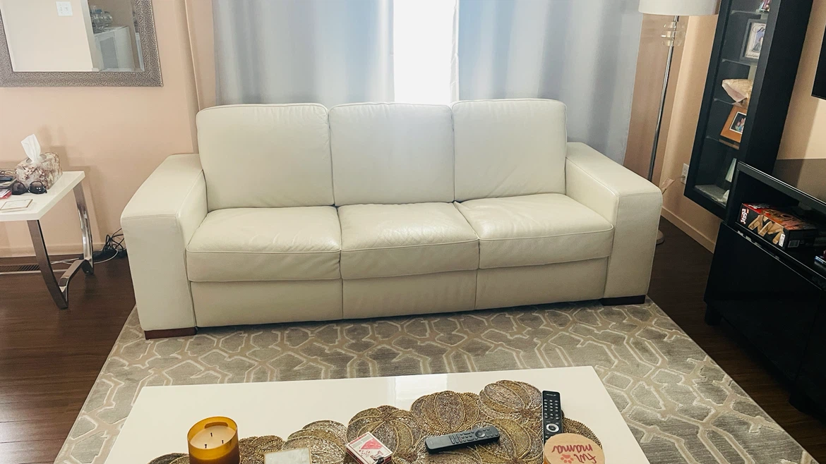 Couch - photo 3