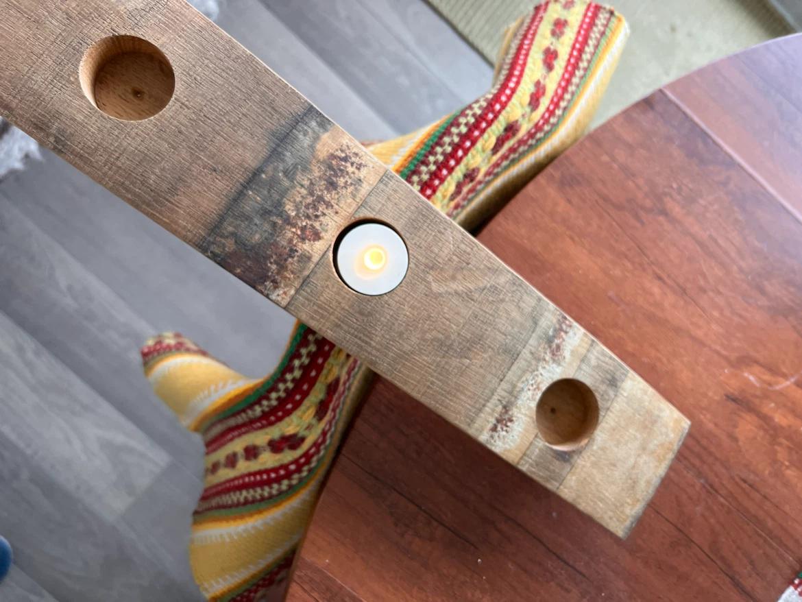 Tea light candle holder