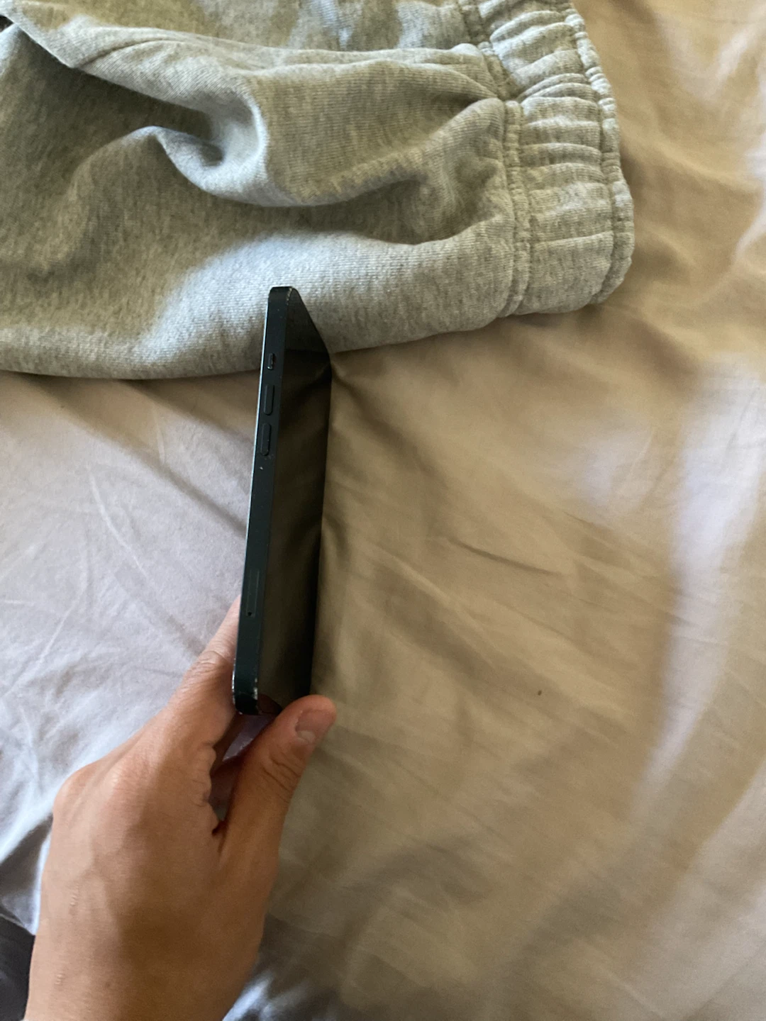 Black iPhone 13 - photo 3